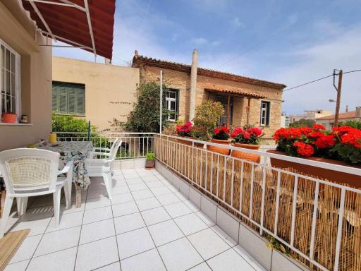 Mansion with Garden - Housity