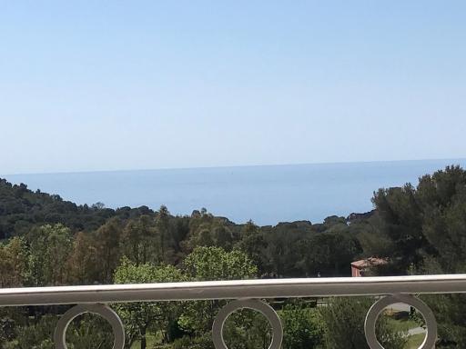 Appt Cap Esterel hameau, belle vue mer, piscine - Housity