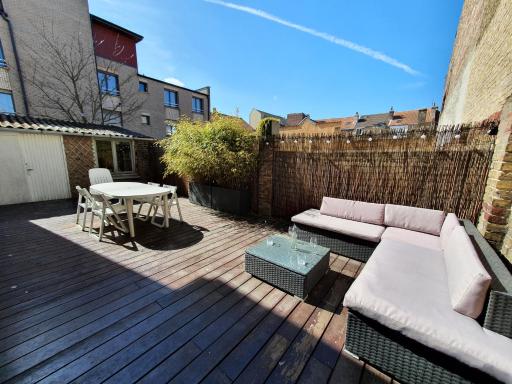 Grande maison avec terrasses ensoleillées - large house with sunny terraces - Housity