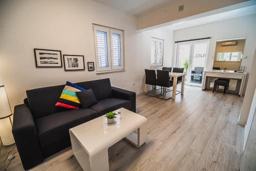 Downtown Park Apartments with Balcony - Housity
