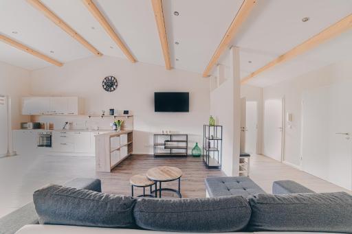 Große Ferienwohnung mit Balkon und perfekter Lage - Housity