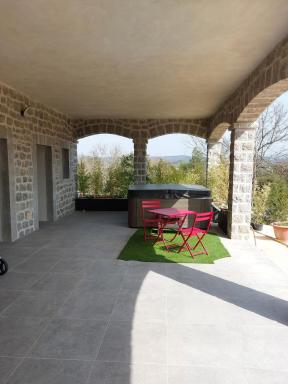 Le Mas des Roches Jacuzzi privatif - Housity