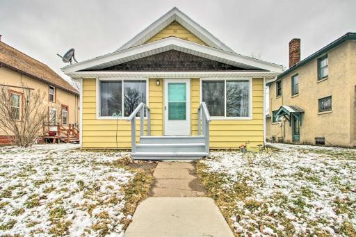 Bright Crosby Home - Walk to Main St and Beach! - Housity