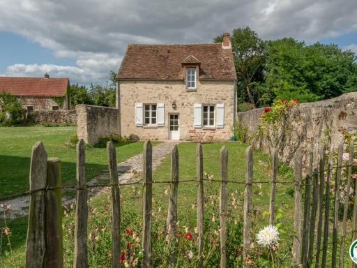 Maison de charme rénovée avec jardin clos, proche château historique et Parc Naturel Oise - FR-1-526-30 - Housity
