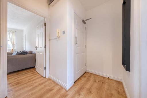 Stansted Airport & Bishops Stortford Town Centre Professional Apartment - Housity
