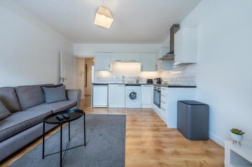 Stansted Airport & Bishops Stortford Town Centre Professional Apartment - Housity