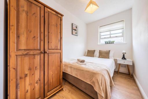 Stansted Airport & Bishops Stortford Town Centre Professional Apartment - Housity