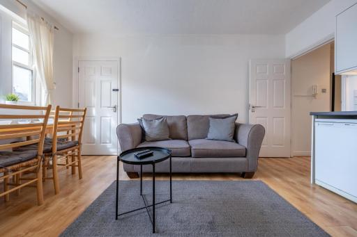 Stansted Airport & Bishops Stortford Town Centre Professional Apartment - Housity