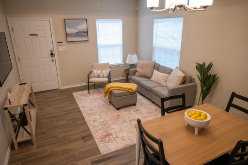 Fabulous King Size Bed in a Gated Neighborhood! - Housity