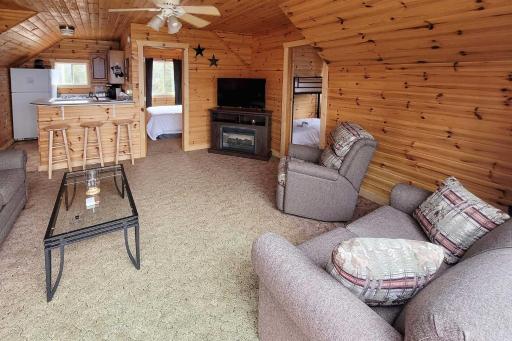 Cozy Eagle River Escape with Direct Lake Access - Housity