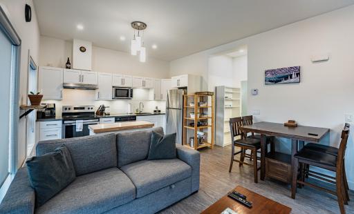 Niska's Den by Revelstoke Vacations - Housity