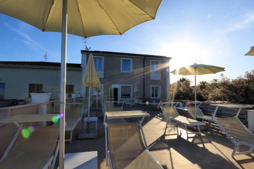 Hotel Cecina Beach - Housity