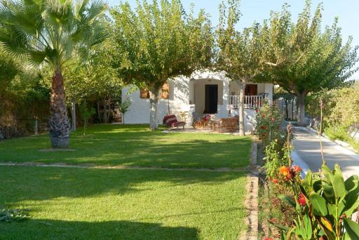 Flora's Garden House - close to Schinias beach - Housity