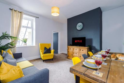 A stylish 3 bedroom Town House sleeping up to 8 - Housity