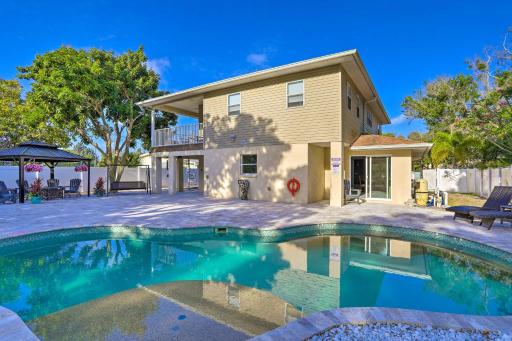 Modern Clearwater Home with Deck 9 Mi to Beach - Housity