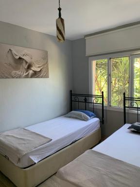 URLA ?SKELE Muhte?em konum denize 30 saniye- great location, very close to the sea - Housity
