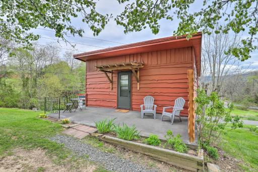 Weaverville Studio about 9 Mi to Dtwn Asheville! - Housity