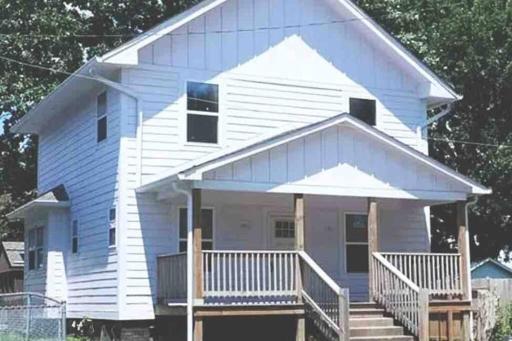 Bright & Modern 3-BR Home Downtown Indy East! - Housity