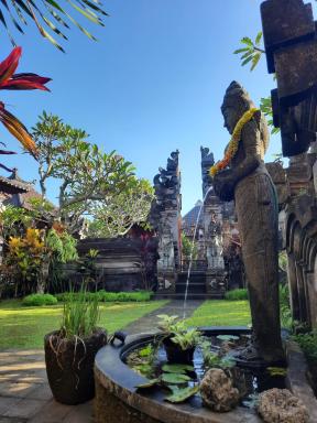 Sahadewa House - Housity