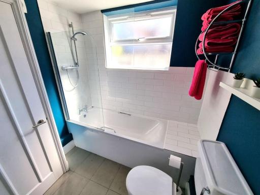 Beautiful & Vibrant City Centre House - Housity