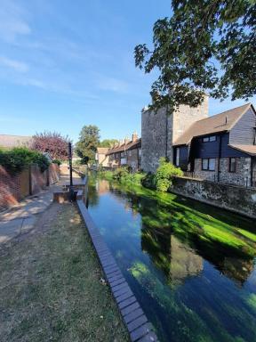 Beautiful & Vibrant City Centre House - Housity