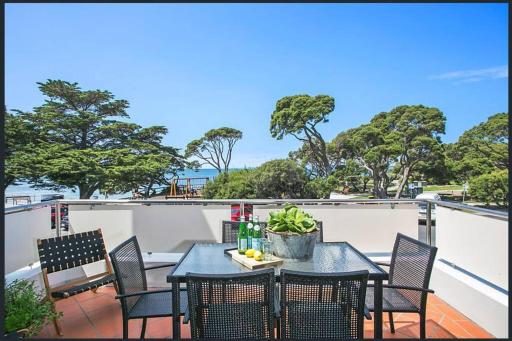 Lonnie Beach View Apartment - Housity