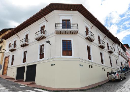 Magnificent Quito Colonial Home - Housity
