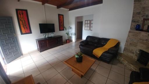 Four Seasons Self-Catering Guest House - Housity