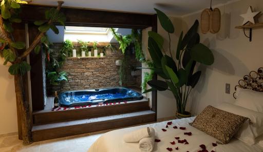 Hébergement insolite avec jacuzzi privatif Millau - Housity