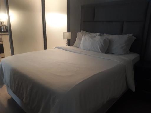 Easy Walk To The Rosebank Mall Close To All Amenities - Housity