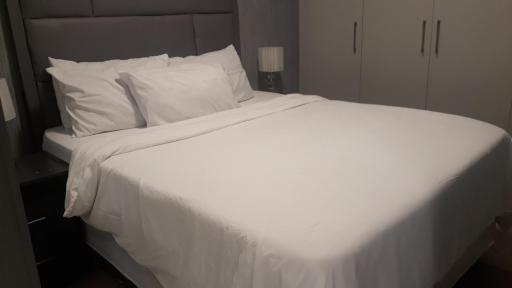 Easy Walk To The Rosebank Mall Close To All Amenities - Housity