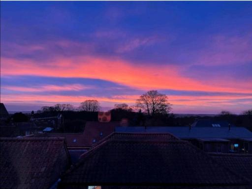 Sunset View, 2 bedrooms in the heart of Holt with parking - Housity