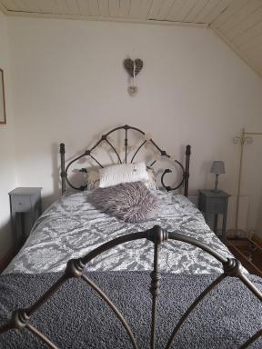 Sunshine B and B South View Cottage - Housity