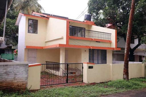 Toms Villa along National highway Thrissur at Nadathara - Housity