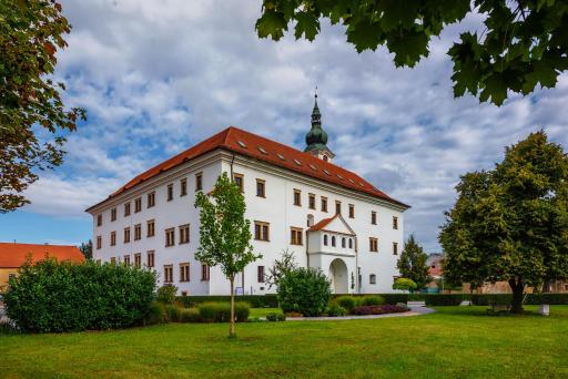 Apartmány Přízámčí - Housity