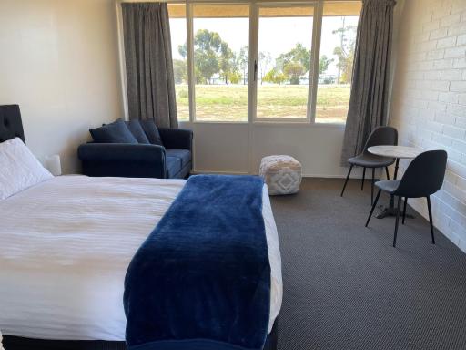 Happy Wanderer Motel Lake Boga ON THE LAKE WITH LAKE VIEWS - Housity