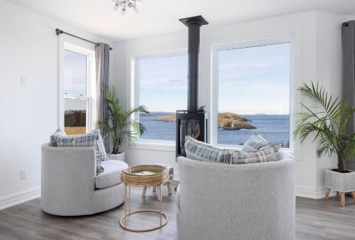 The Puffin Burrow/Luxury Suite with Salt water Hot tub - Housity