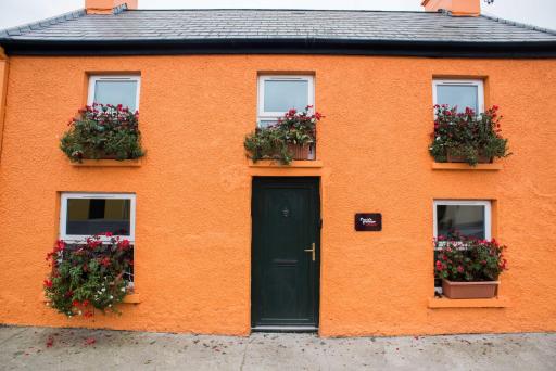 Charming 2-Bed House in West Cork Cupid's Cottage - Housity