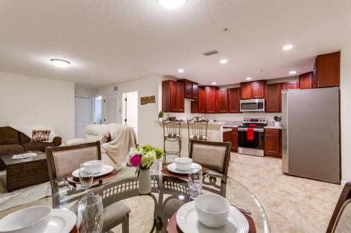 Oak Street #13 - Housity