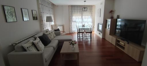 Apartamento Sabiñanigo Las Margas Pirineos, golf y piscina - Housity
