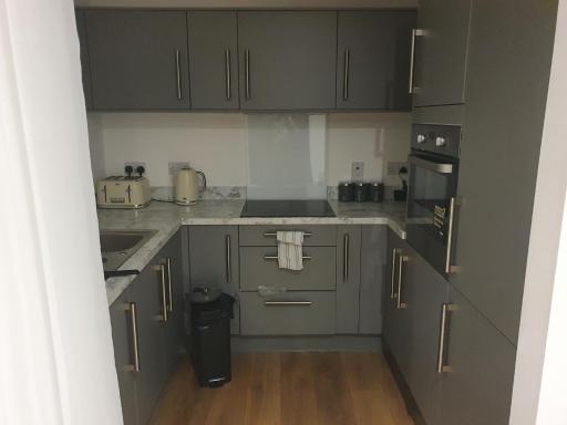 Stunning 1 bed apartment with a front yard terrace. - Housity