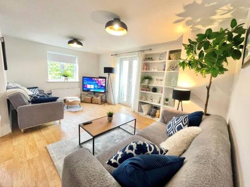 Lovely 2-Bedroom Bristol Apartment. FREE PARKING. - Hizvo