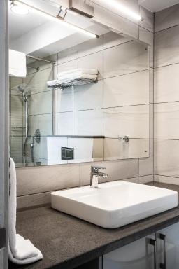 Yaya Hotel & Apartments - Housity