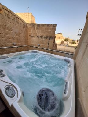 Taz-Zubi Farmhouse - Housity