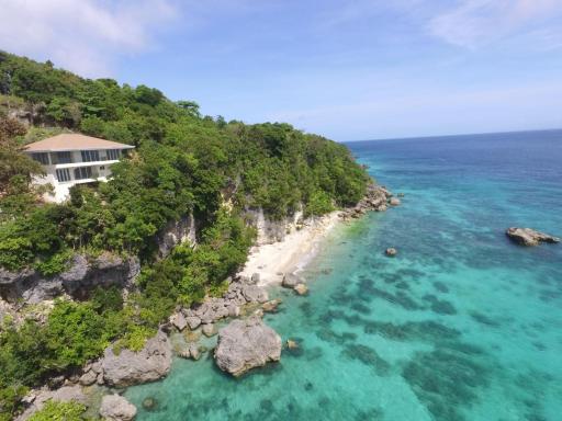 Noor Villa - Luxury 3 Bed, 2 Bath Apartment with Stunning Panoramic Sea View, Private Beach - Housity