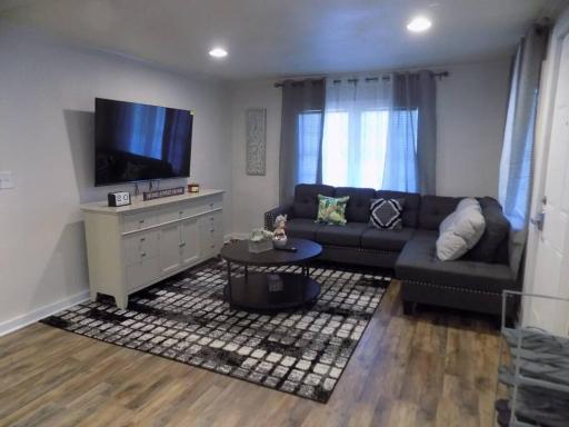 A Peaceful Midtown Cottage - Housity