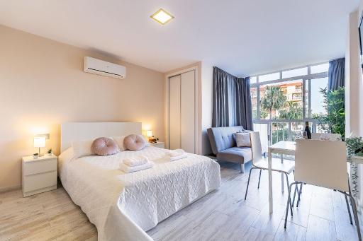 Sun Coast Benalmádena -- Superb studio with 4 pools, gardens & breakfast - Housity