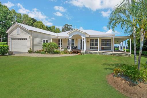Island Getaway - Waterfront near Yamba - Housity