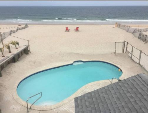 Oceanfront Home + Private Beach + Pool - Housity
