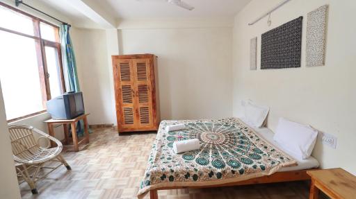 Sarthak Bed and Breakfast Beautiful Homestay with View - Housity